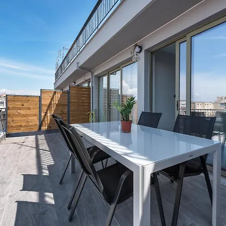 The Skysphere, Nilie Hospitality Mgmt Апартаменти Салоніки